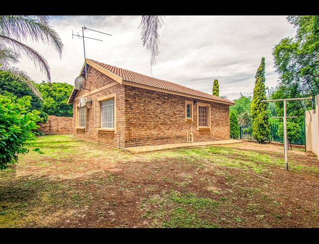 3 BEDROOM SIMPLEX FOR SALE IN FOURWAYS